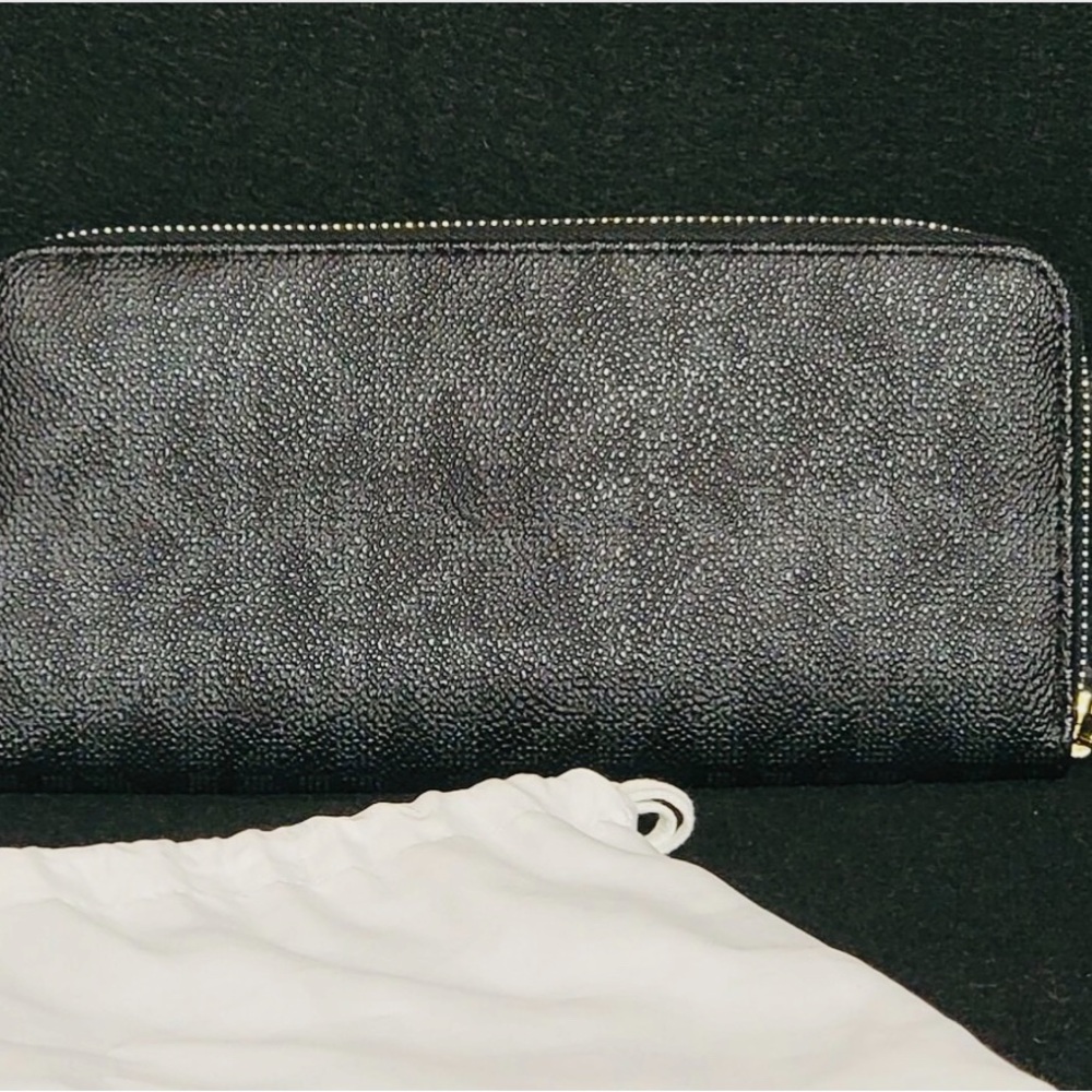 Michael Kors Jet Set Continental Wallet with Gold Accents EUC - Picture 5 of 11